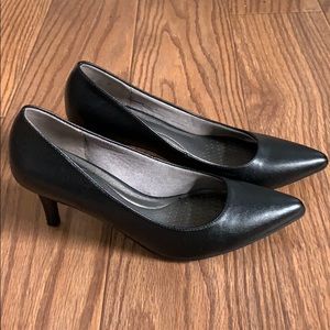 Life Stride Black Pumps